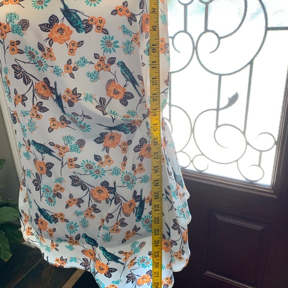 Forever 21 Parrot Print Asymmetrical Blouse Medium - Picture 6 of 9